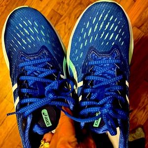 ASICS Novablast 2, W11